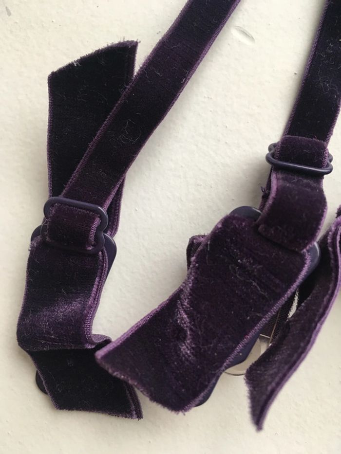 Agrafes pour porte jarretelles velours violet - photo numéro 2