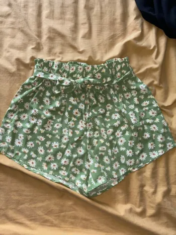 Short fleuri