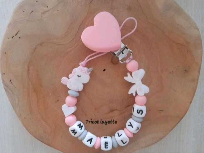 Attache tétine licorne