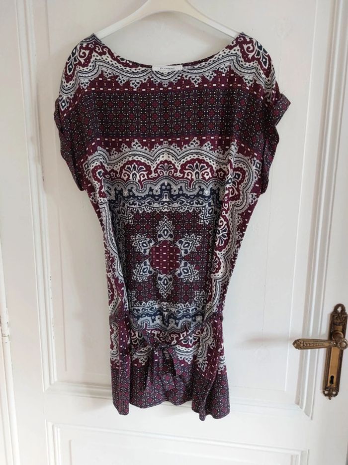 Robe courte ceinturée