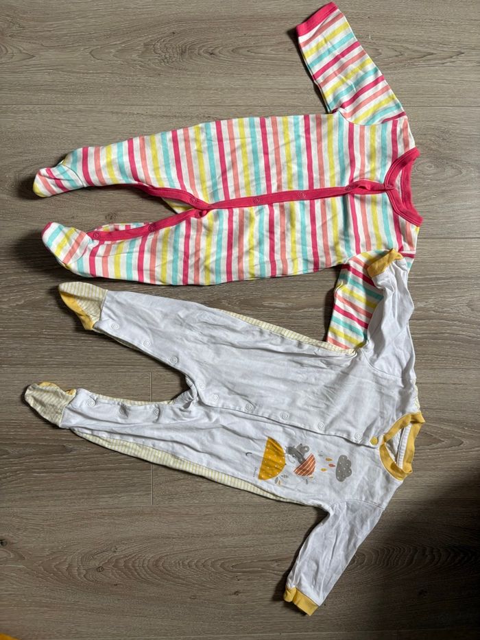 Lot pyjamas 6 mois - photo numéro 3