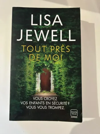 Livre de Lisa Jewell - Tout près de moi - Très bon état 