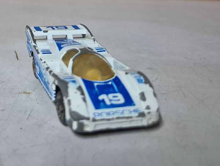 Voiture miniature MC toys porsche 956 blanche et bleu vintage - photo numéro 2