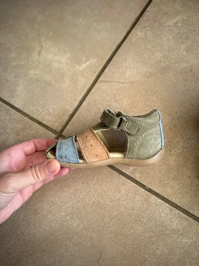Nu-pieds garçon kickers - photo numéro 2