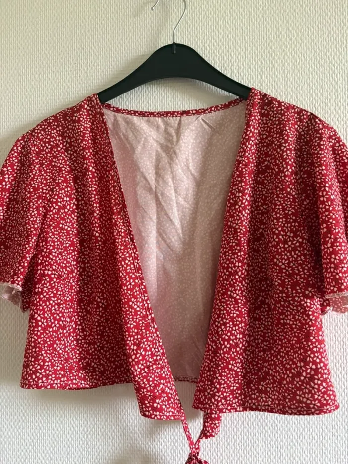 Petit top rouge à fleurs - taille L - photo numéro 3