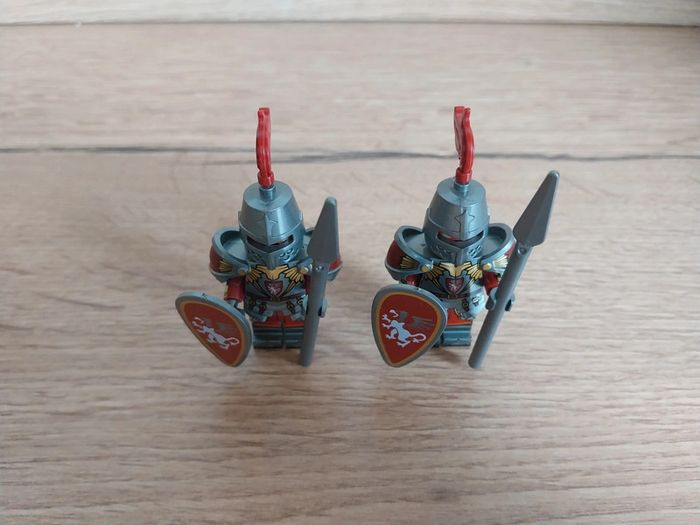 Figurines type lego 2 soldats chevaliers Griffons - photo numéro 6