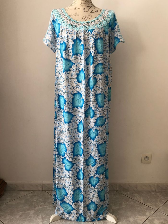 Djellaba blanche et bleue
