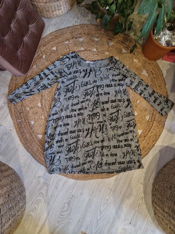 Robe courte chiné avec écritures noires coupe babydoll 🪐Taille Unique🪐