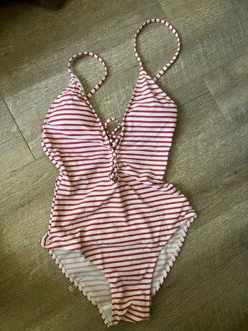 Maillot de bain a rayures rouge