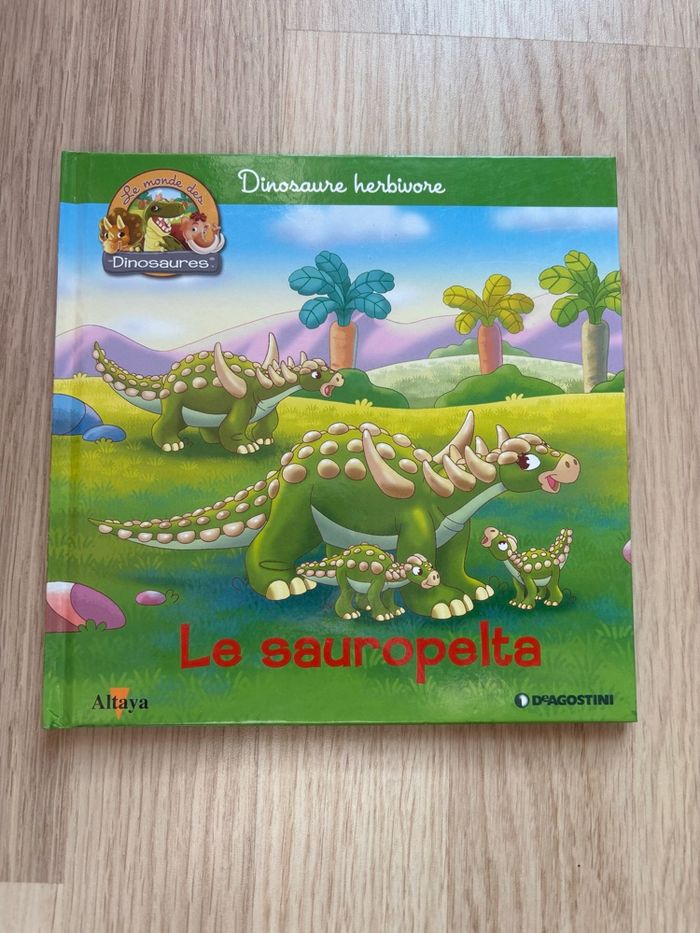 Livre le monde des dinosaure « Le sauropelta »
