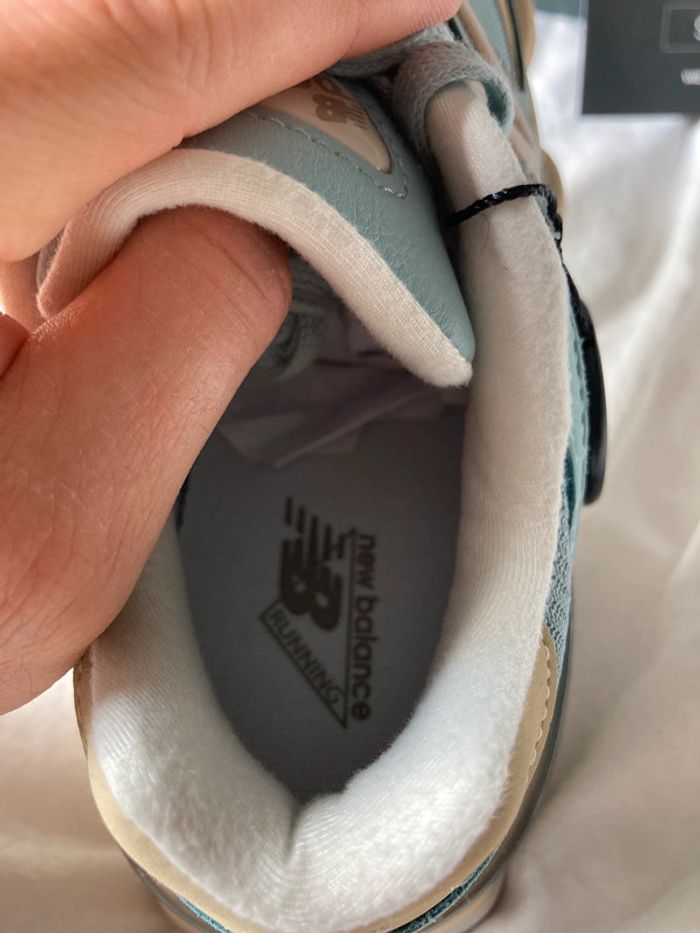 Baskets Basses Femme New Balance 9060 Bleu Ciel – Taille 37 - photo numéro 7