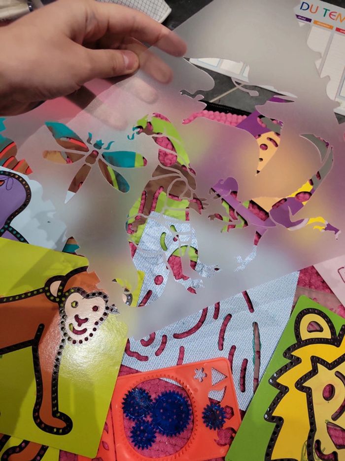 Lot de pochoirs et mandala pour dessin peinture enfant avec anniversaire et alphabet - photo numéro 5