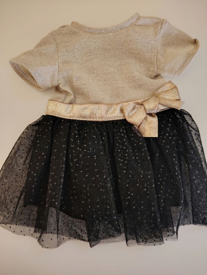 Robe noire et dorée