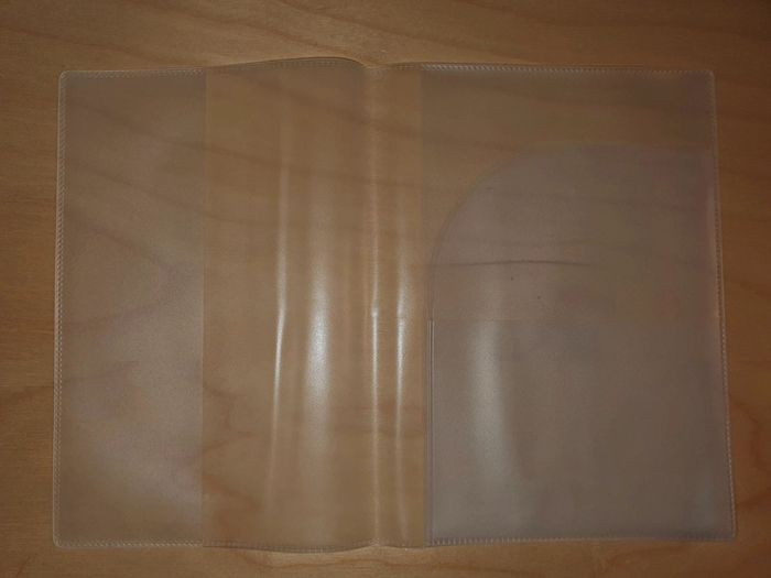 🛂 Couverture de Passeport en PVC Transparent Givré avec Emplacements pour Documents - photo numéro 2