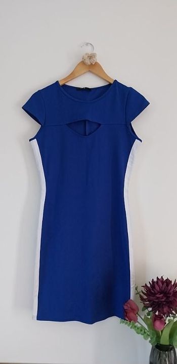 Jolie robe bleue électrique