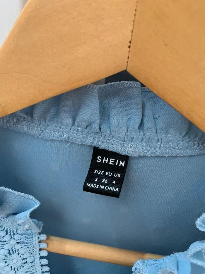 Blouse à volants plumetis bleu Shein T.S comme neuve - photo numéro 2