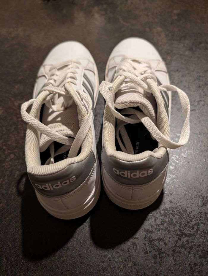 Basket blanche Adidas 37 1/3 - photo numéro 3