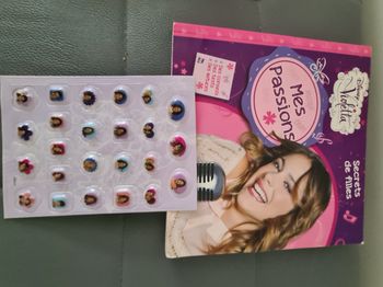 Livre Disney violetta secrets de filles  + planche  stickers  neuf