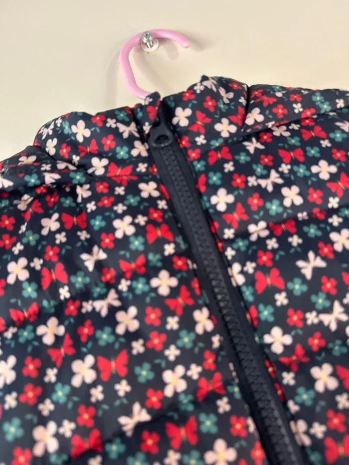 🧥 doudoune sans manche - fille - 3 ans - fleurs - papillons - très bon état - photo numéro 2