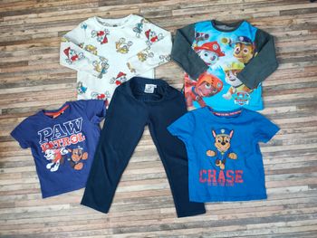 Lot vêtements et pyjamas Pat Patrouille 4/5 ans 