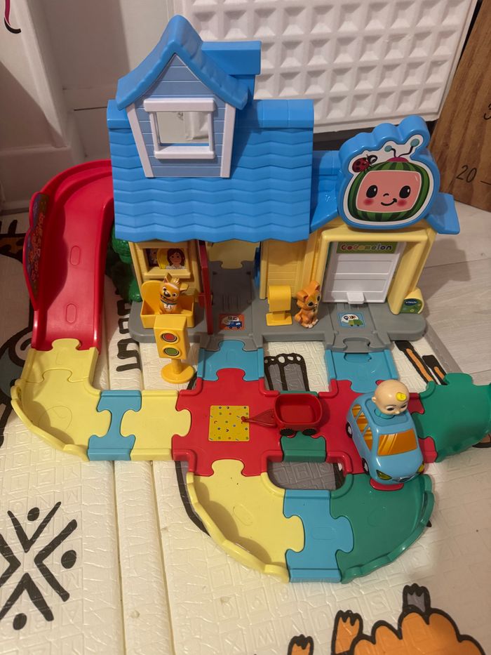 Jouet électronique VTECH cocomelon maison circuit voiture
