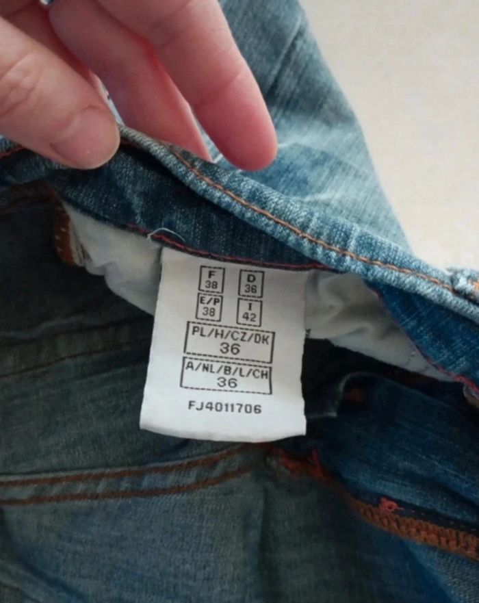 Jean évasé bleu très bon état taille 38 - photo numéro 5