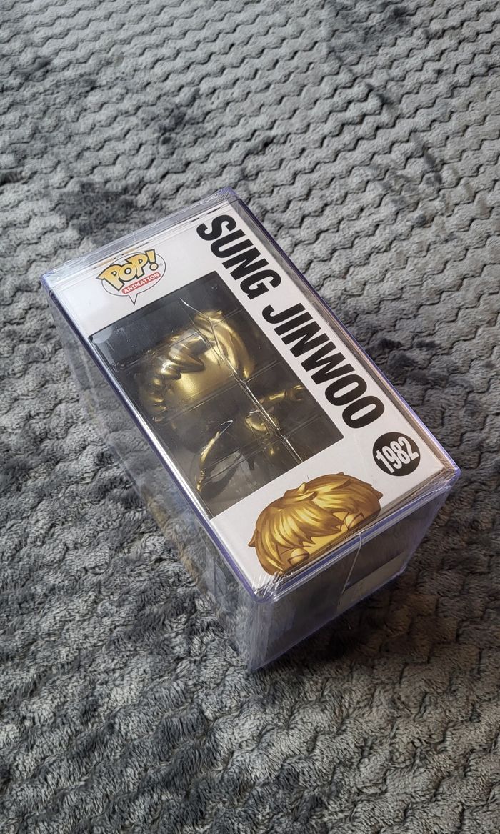 Figurine POP Sung Jinwoo Gold (Solo Leveling) Édition spéciale avec un boîte de protection
- photo numéro 4