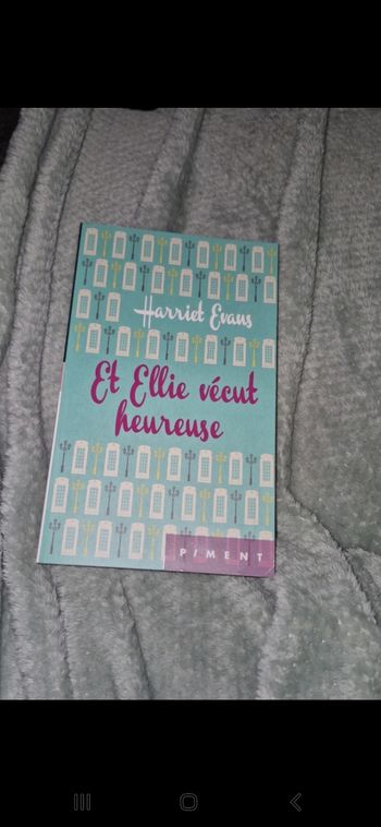 Et Ellie vécut heureuse / Harriet Evaus