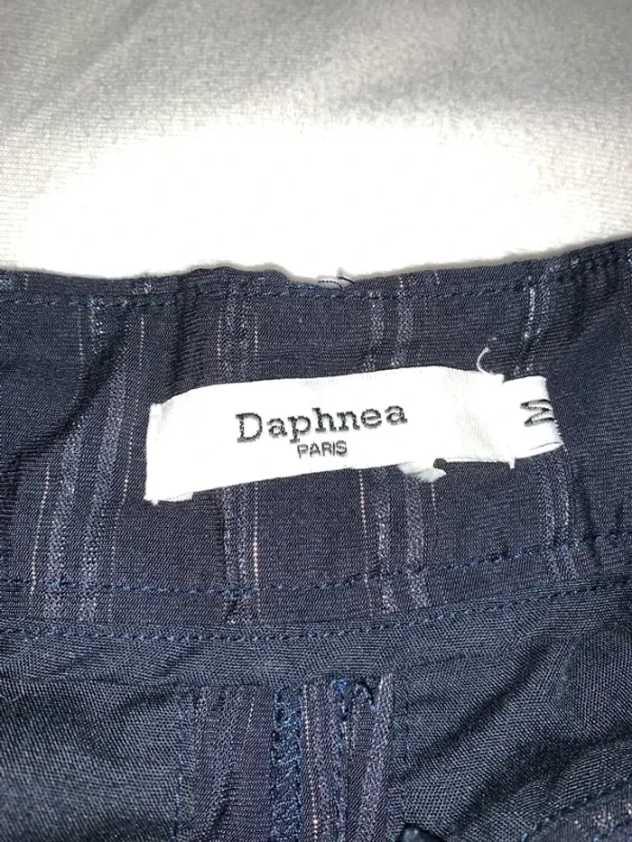 Short bleu marine et très fine bande argentée - photo numéro 3