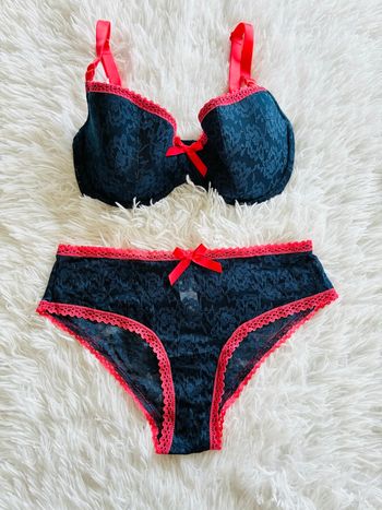 Ensemble sous vêtement darjeeling en dentelle.
