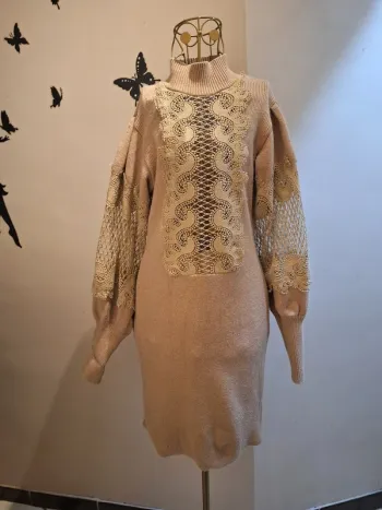Robe pull / tunique beige & dentelle