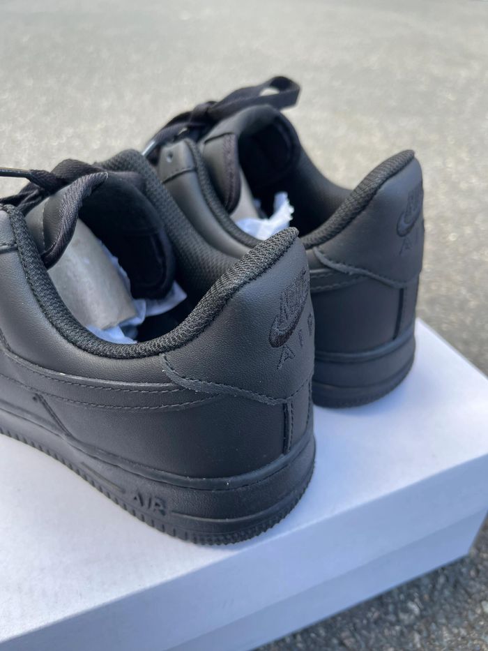 Nike Air Force 1 triple black taille:37.5 - photo numéro 6