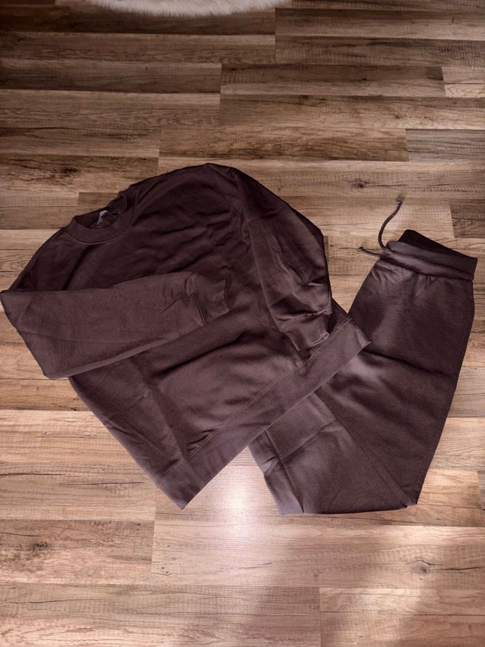 Ensemble jogging - photo numéro 1