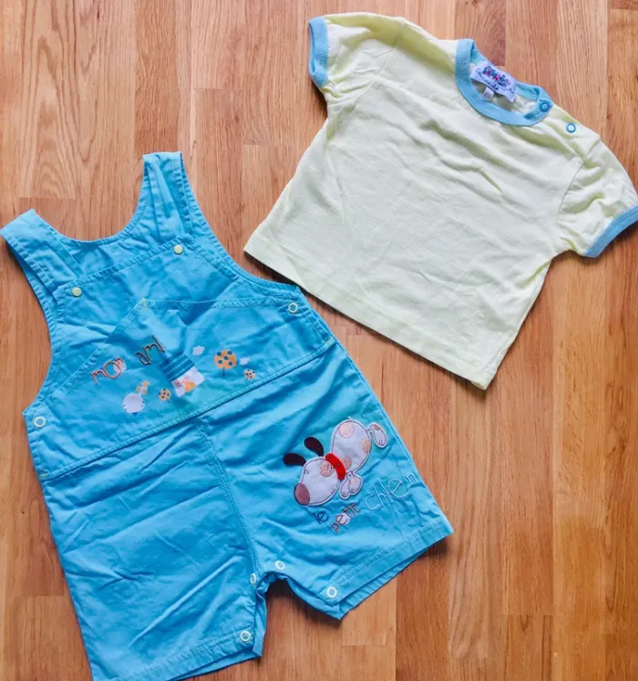 Ensemble tee shirt à rayures et salopette bleue 12 mois