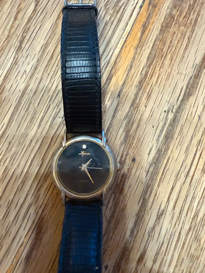 Deux montres fond noir - photo numéro 3