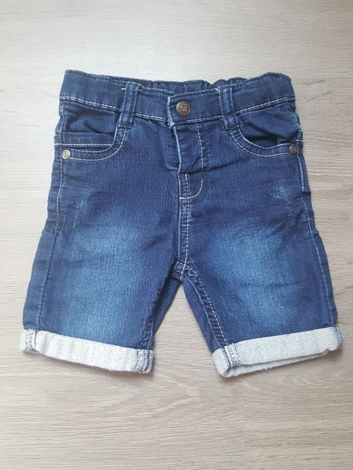 Short en jeans taille 12 mois / 74