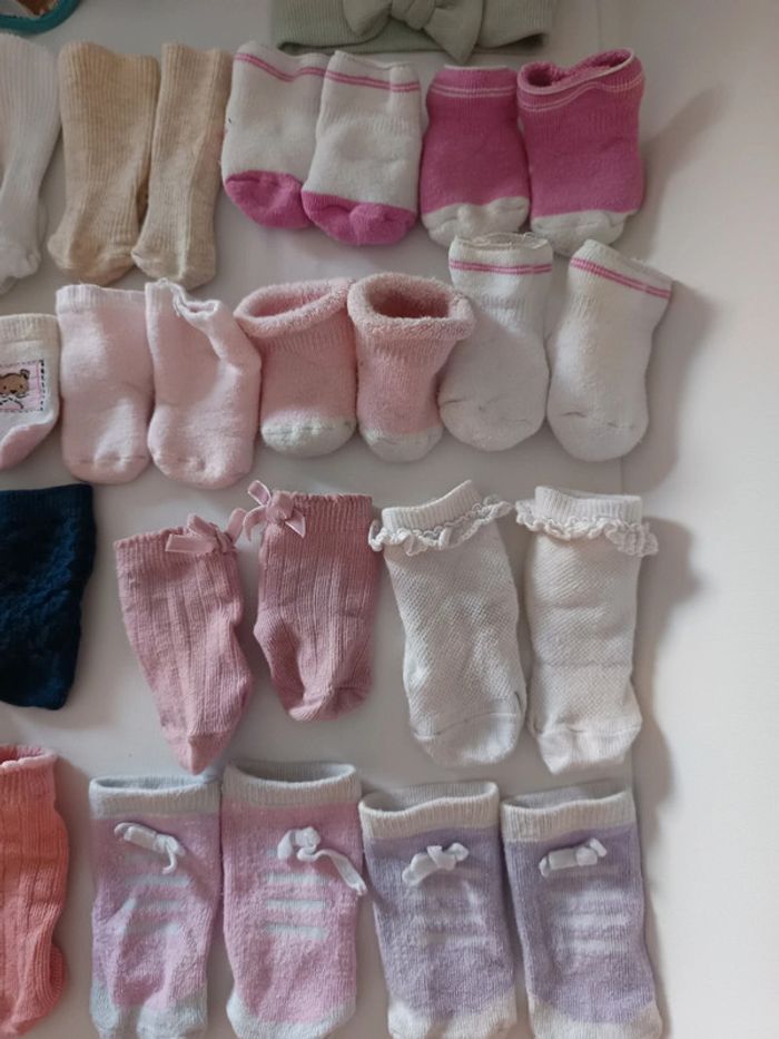 Chaussettes bébé et bandeaux - photo numéro 3