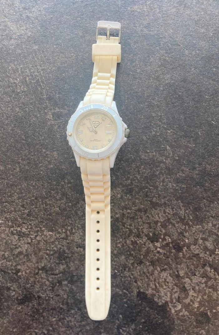 Montre beige