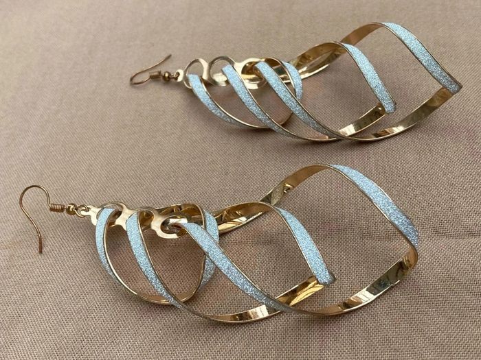 Boucle d’oreilles dorés - photo numéro 4