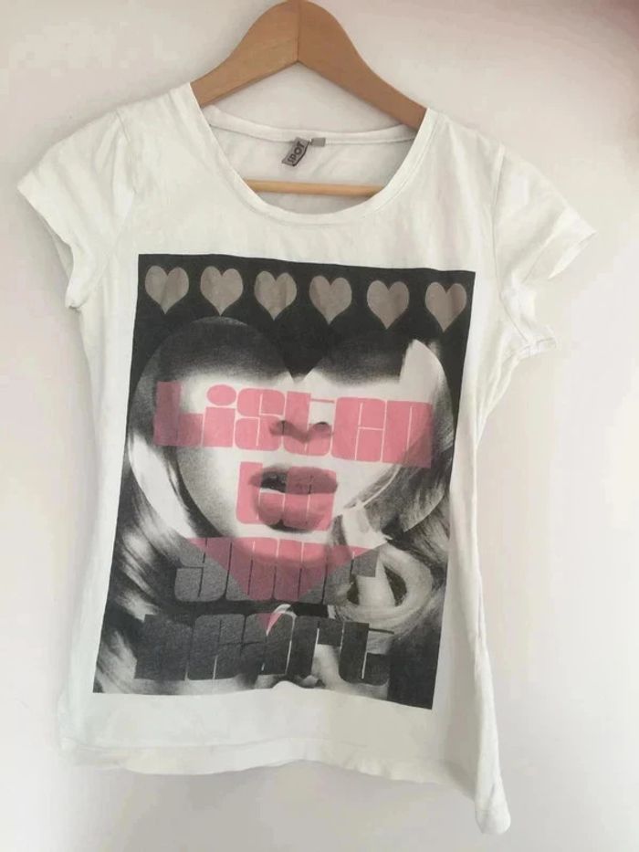 T-shirt blanc à motifs