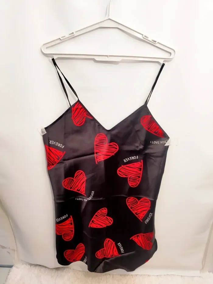 🌹 Superbe Nuisette Noire et Rouge à Motif Cœur – Taille M 🌹 - photo numéro 2