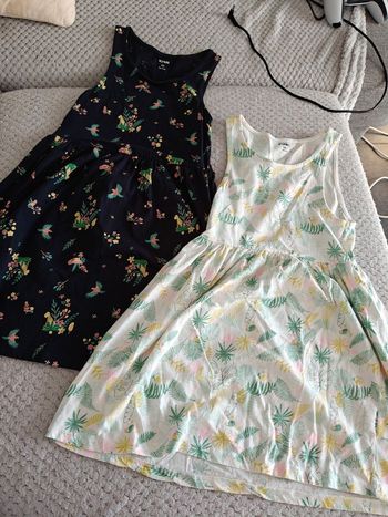 Lot de 2 robes en 8 ans très bon état 