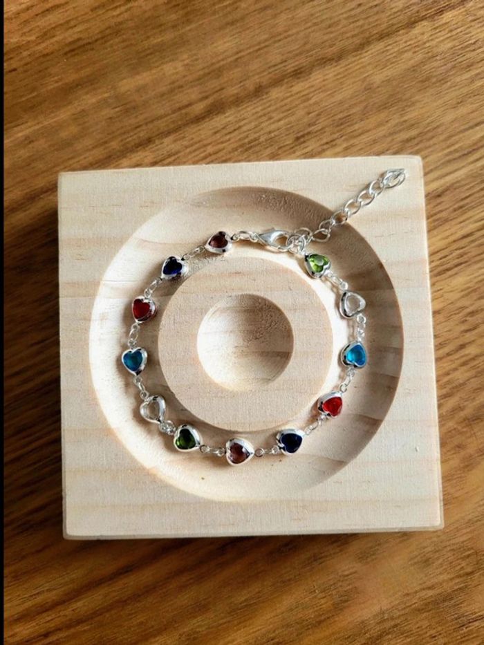 Bracelet cœurs multicolores en strass – chaîne fine argentée réglable – bijou fantaisie femme chic - photo numéro 3