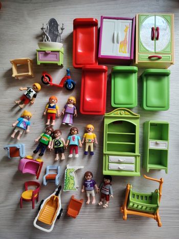 Lot meubles et enfants playmobil