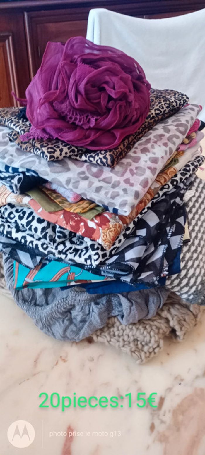 20 Foulards et écharpes