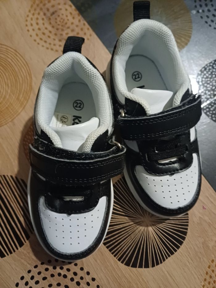 Basket neuve chauss'expo taille 22 - photo numéro 2