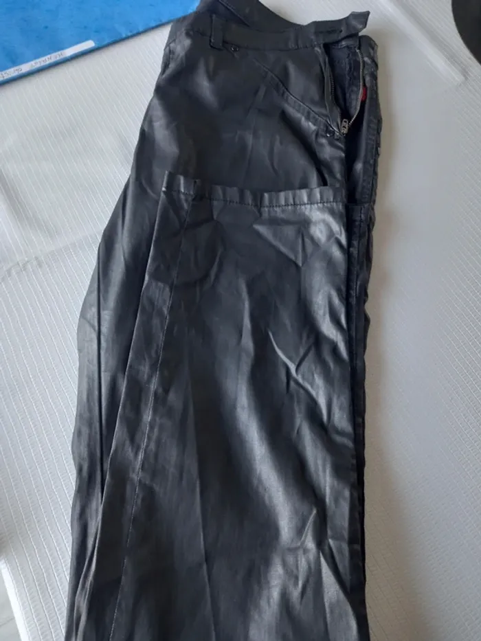 Pantalon ciré style imitation cuir - photo numéro 5