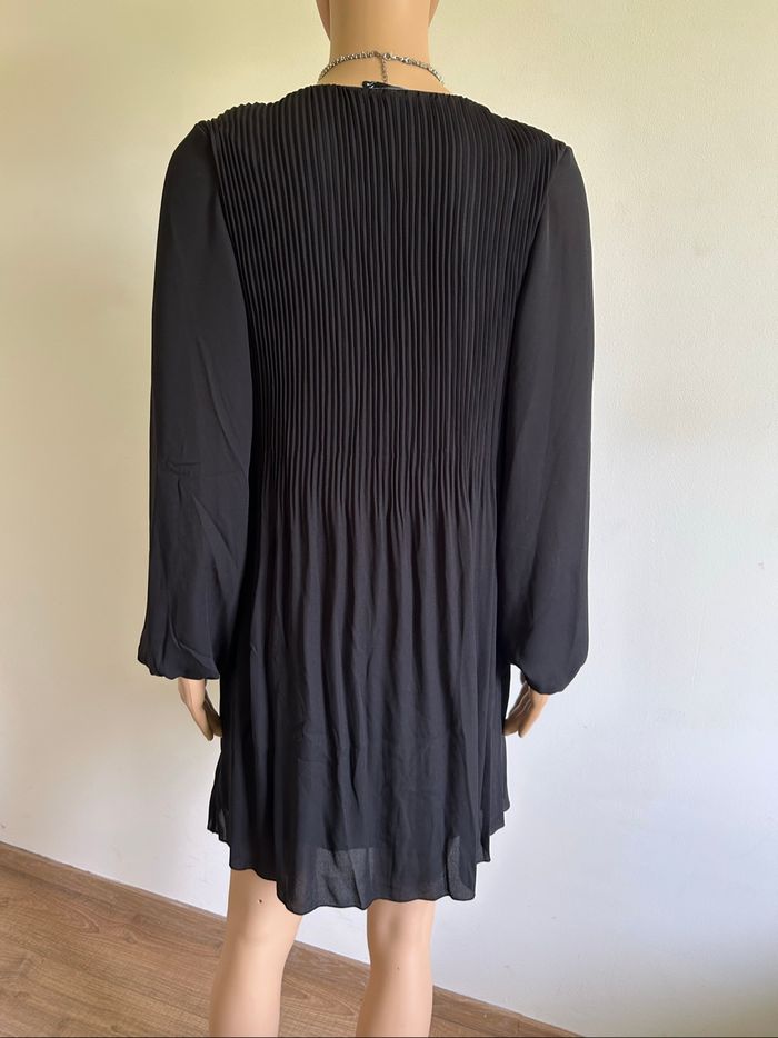 Robe noire plissée à manches longues EDJI taille 36 comme neuve - photo numéro 5