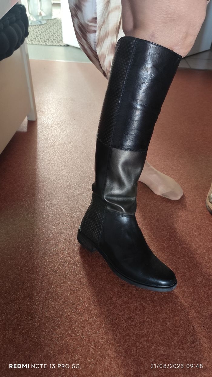 Paire de bottes noires et cuivré - photo numéro 2