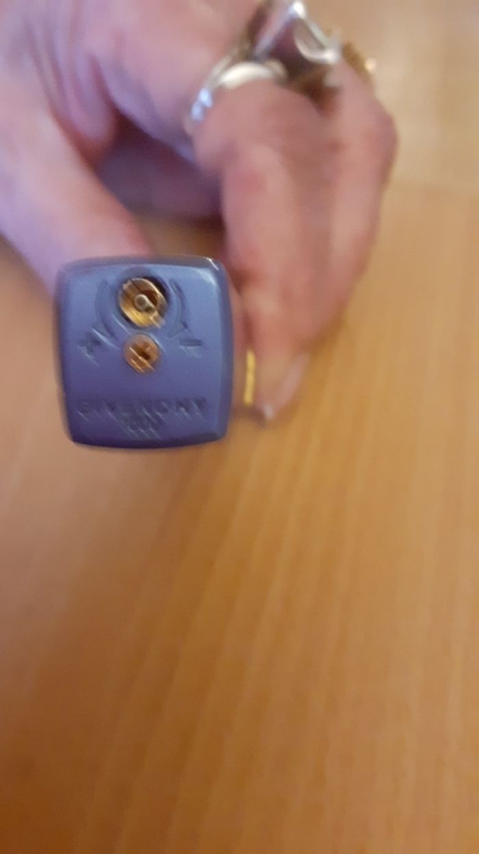 Briquet femme givency tout neuf - photo numéro 3